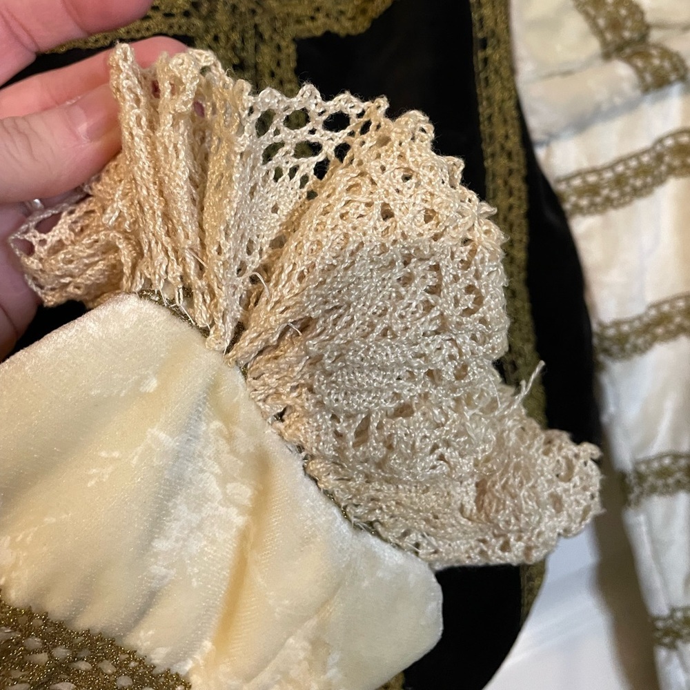 VTG medieval bodice / Shakespearean costume black velvet gold lace trim sz S (?) - Picture 6 of 16